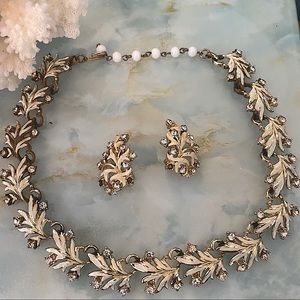 CORO PEGASUS Vintage Leaf Motif Necklace and Earrings chunky chain choker